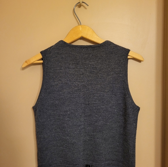 Eddie Bauer. Merino/silk sweater vest with argyle detail. Grey/black. Sm petit - Picture 2 of 7